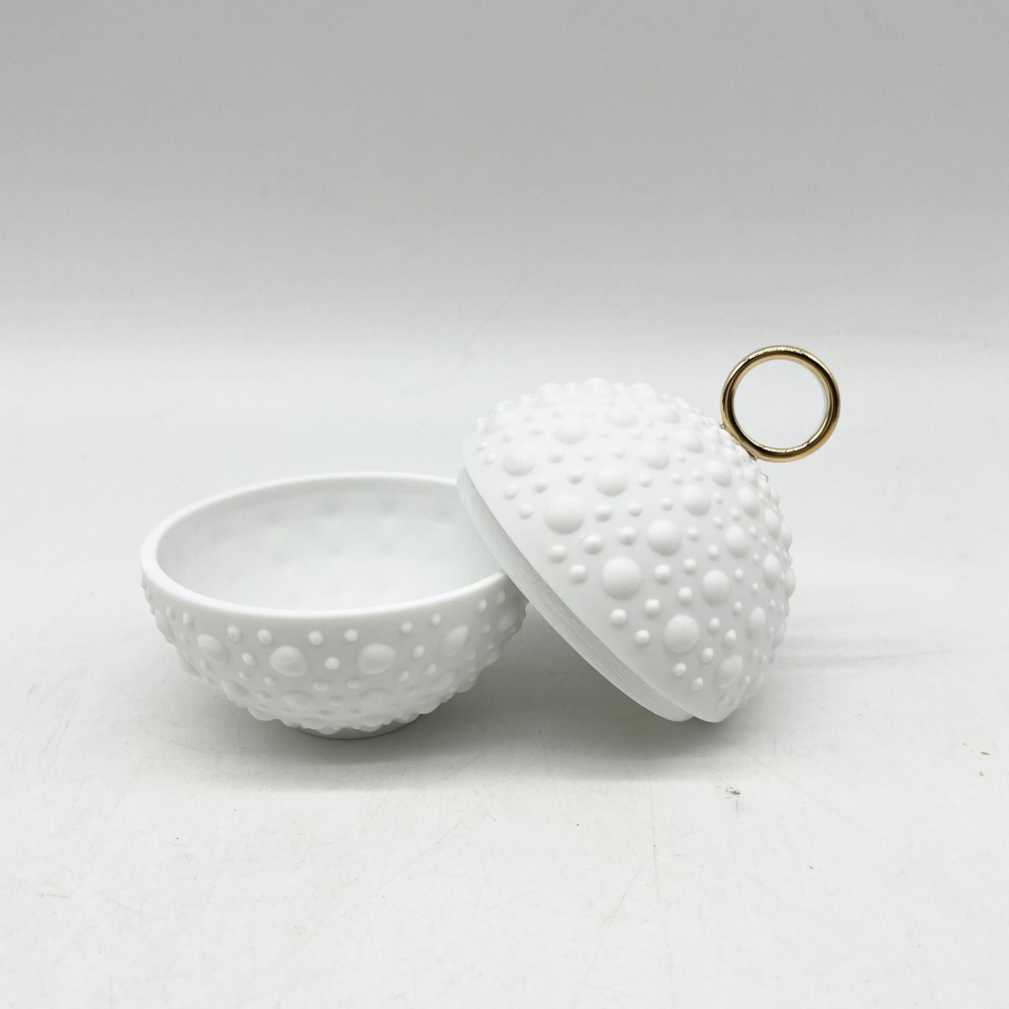 Bonbonnière Boule picots avec anneau en or (petit modèle) - Porcelaine de Limoges